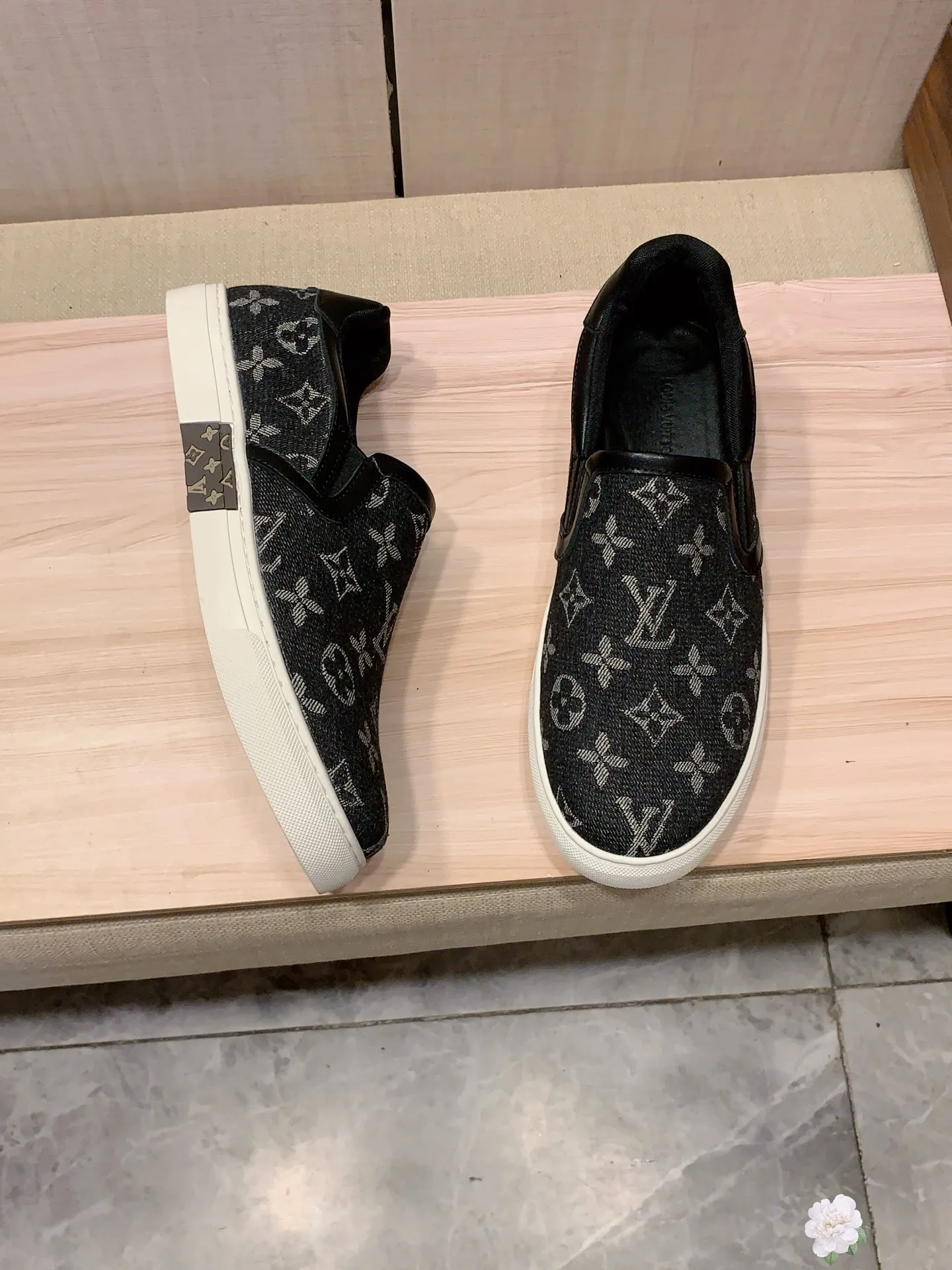 Men's men's shoes 💰400💰💰🎩🎩 [Lightning] [Lightning] "LV*" The latest • popular casual shoes, top brands [Seduce] luxury ~ purchasing agency, top ~ quality. [Strong] The upper is made of imported breathable cowhide with fabric material ➕ Breathable sheepskin feet (•) and fine workmanship. The original stylish and stylish soft rubber wear-resistant and non-slip outsole is light and comfortable on the feet. The real thing looks better when photographed in person. Code 111: Code: 38-44, 2️⃣colors selected